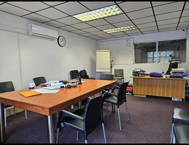 357M² WAREHOUSE TO LET IN JET PARK